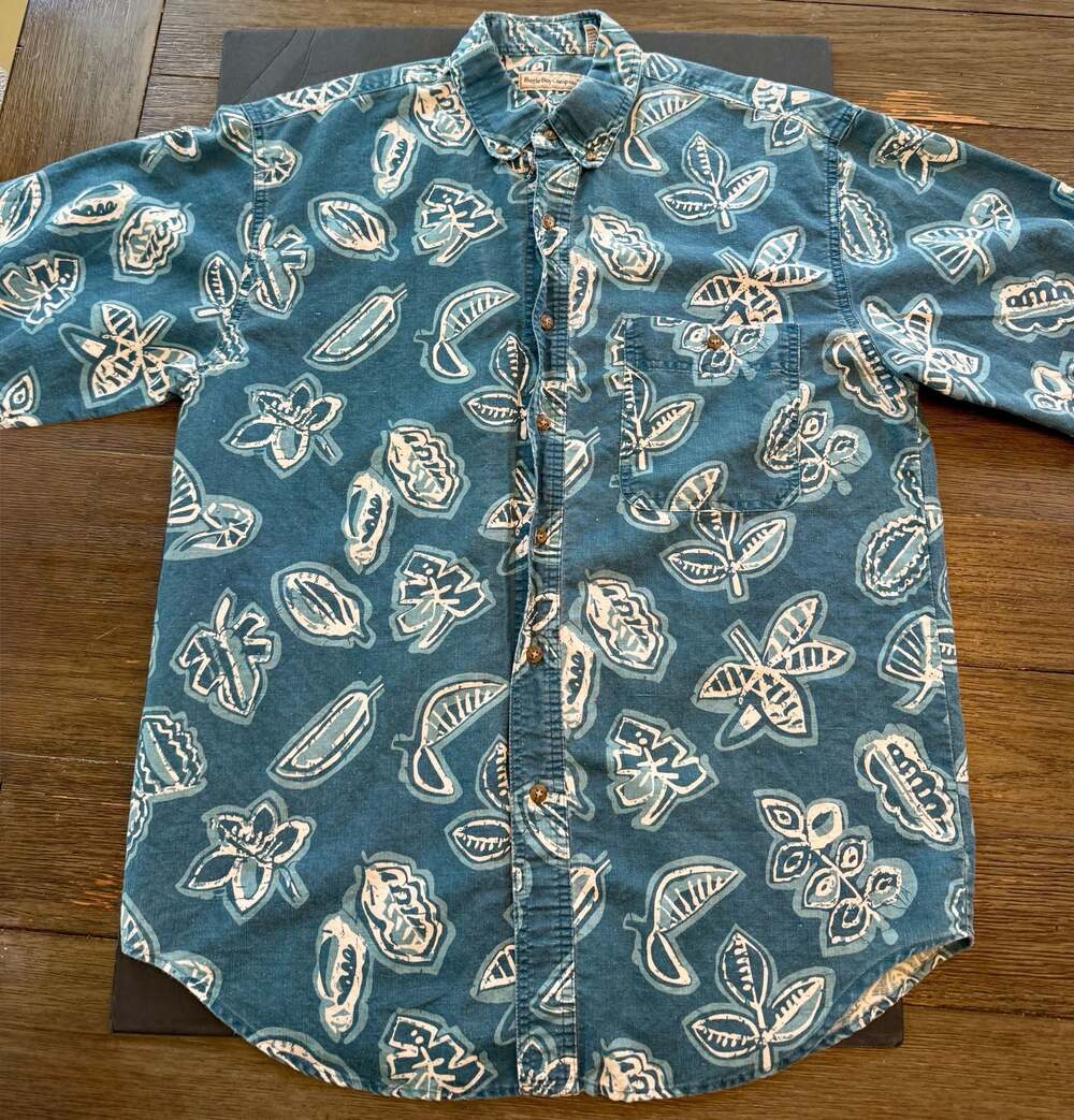 Bugle Boy Company Men's Short Sleeve Button-Down Shirt Teal Blue Floral Leaf